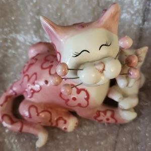 2004 Lacombe ceramic cat figurine